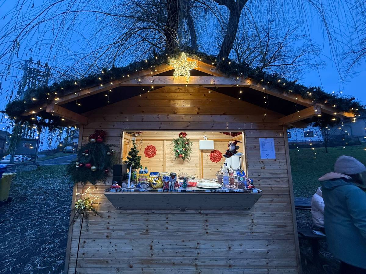 Vážení občané,  II. ADVENT  rybníka pokračuje. Dnes můžete ochutnat punče, párek v rohlíku nebo zákusky  ještě do 19 hodin.