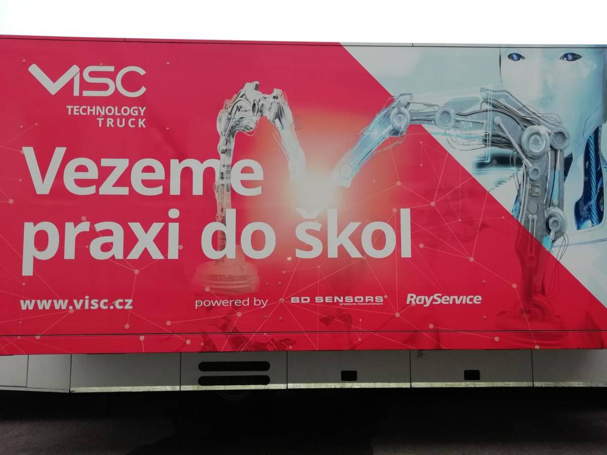 V 9. třídě čeká žáky jedna z nejdůležitějších životních výzev – rozhodnutí, kam se profesně vydat, aby dělali to, co je baví, a aby mohli být ve svém budoucím zaměstnání i životě spokojeni.