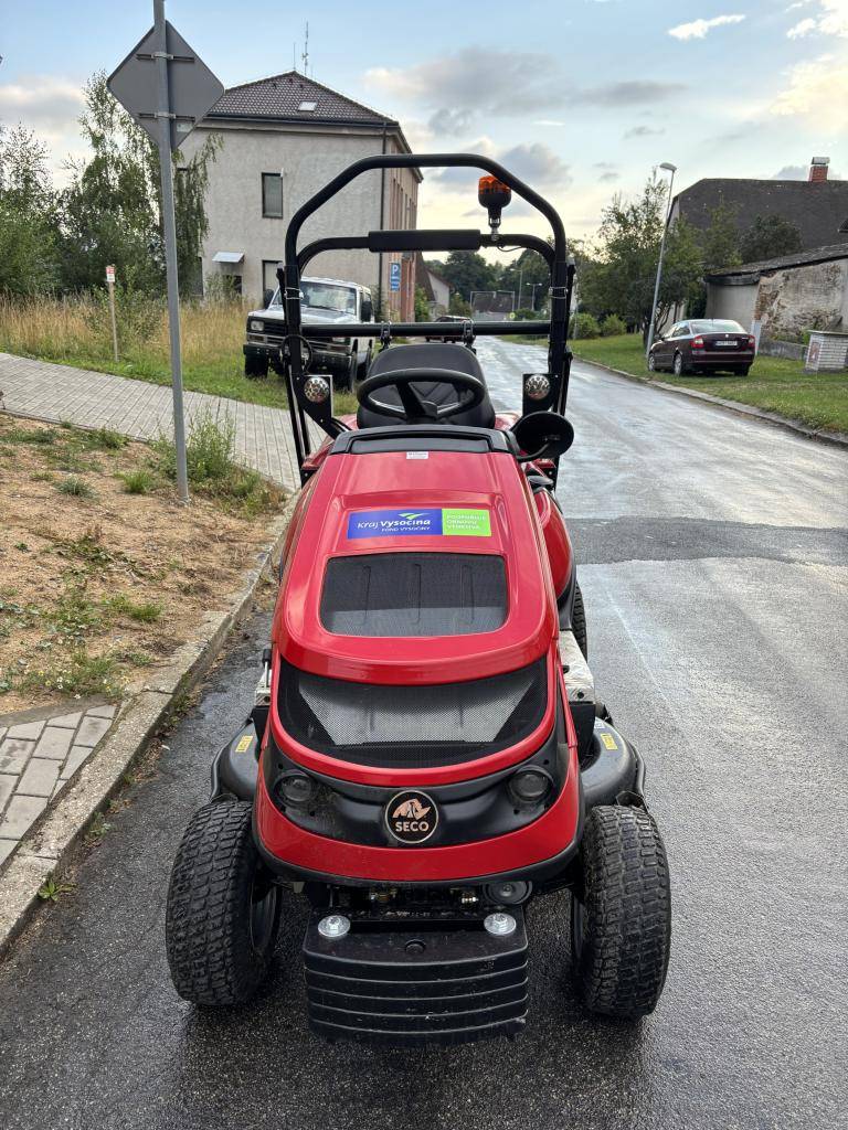 Pořízení traktoru Seco Komunál bylo podpořeno Krajem Vysočina z programu Obnova venkova 2024 ve výši 150.000 Kč