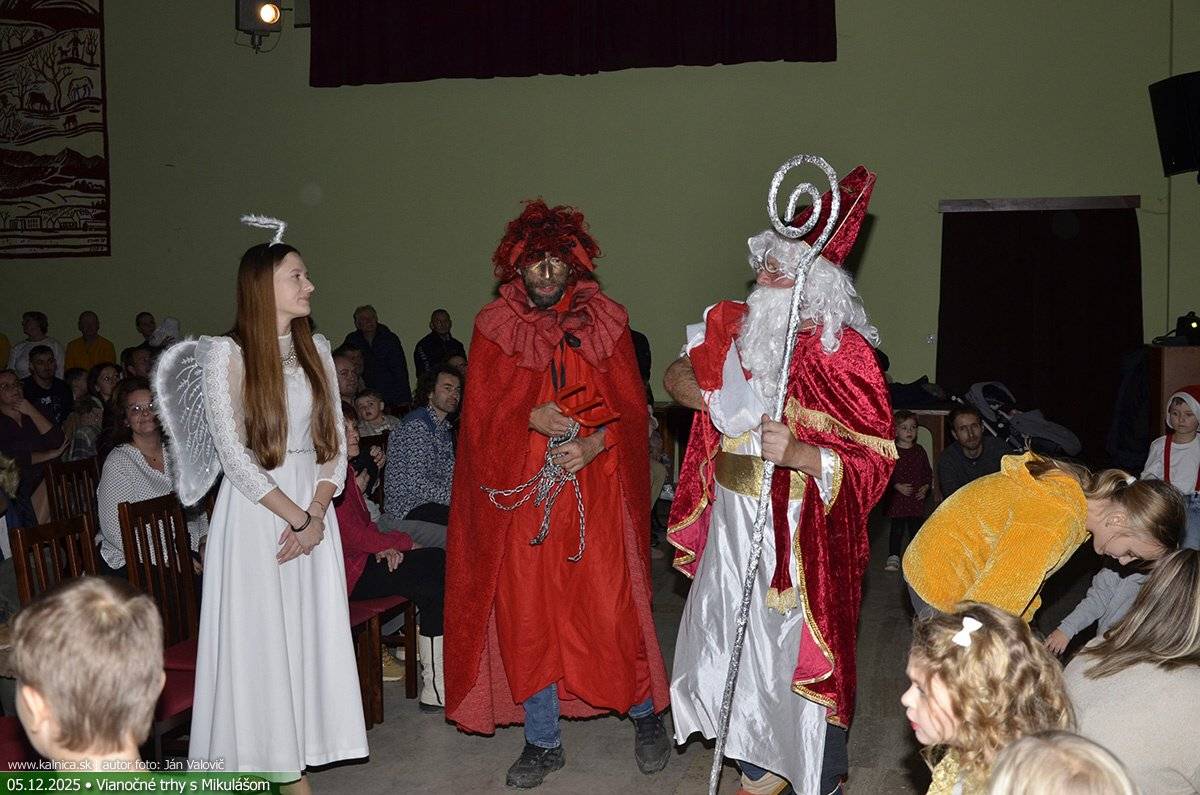 Vystúpenie detí zo ZŠ-MŠ Kálnica, remeselné výrobky lokálnych predajcov a predvianočná atmosféra - Vianočné trhy s Mikulášom - fotogaléria na tomto odkaze.