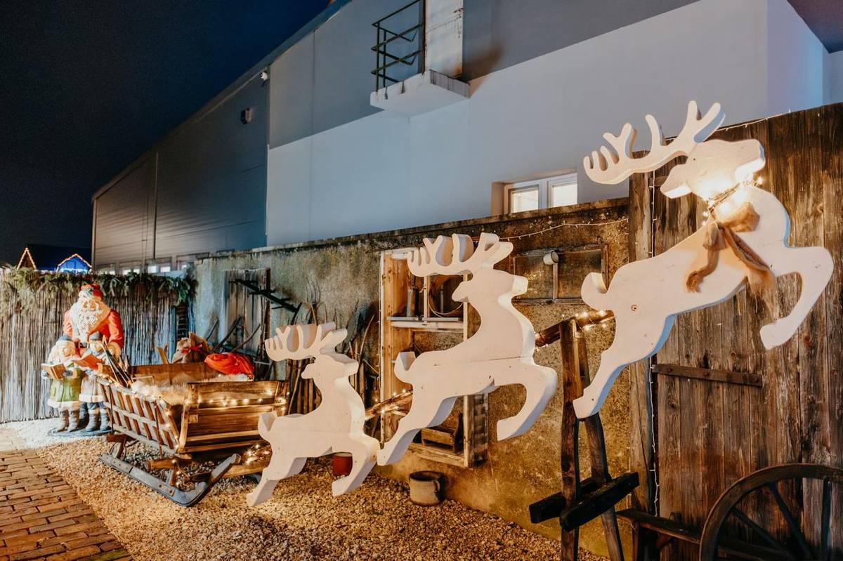 Vianočné trhy máme za sebou a chceme poďakovať všetkým, ktorí prišli nás a všetkých predajcov podporiť.  Vďaka patrí aj členom DHZ Vlčkovce za občerstvenie, ktoré si pre nás pripravili.