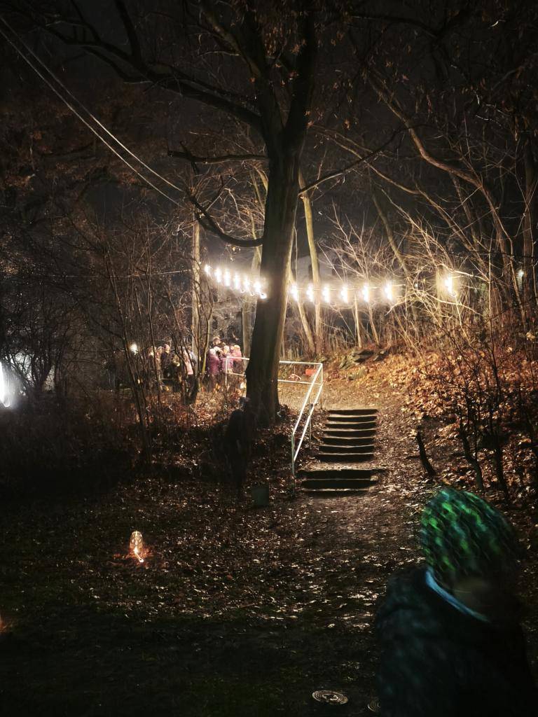 Dne 5. prosince 2025 se školní areál proměnil v tajemné místo plné čertů, andělů a malých odvážlivců.