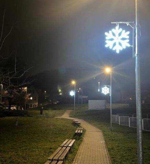 Pro letošní Vánoce zajistil městský obvod rozšířění vánoční výzdoby, na základě žádosti občanů, do ulice Lipová - u sídliště Spartakiádní.