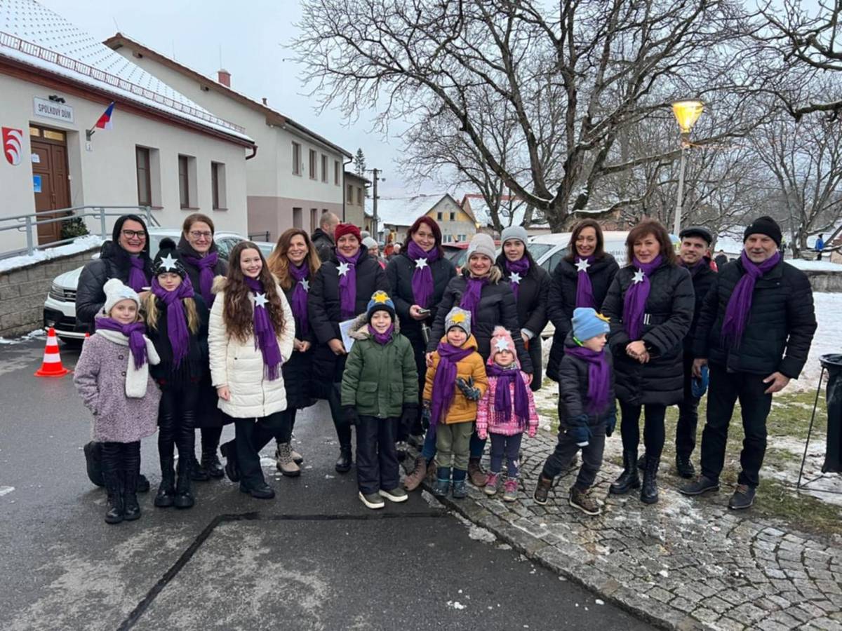 Na rozsvěcení zazněly krásné koledy, které vytvořily kouzelnou atmosféru a potěšily přítomné.