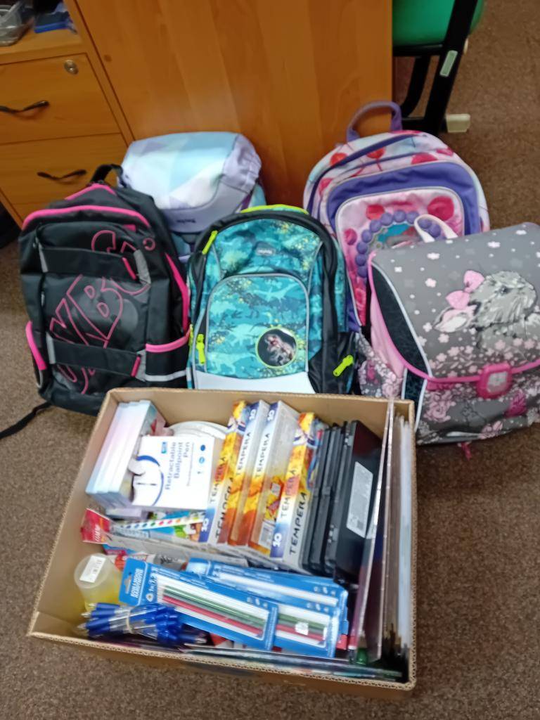 Rádi bychom touto cestou vyjádřili velké a upřímné poděkování Charitě Kadaň za jejich mimořádnou podporu našich žáků.