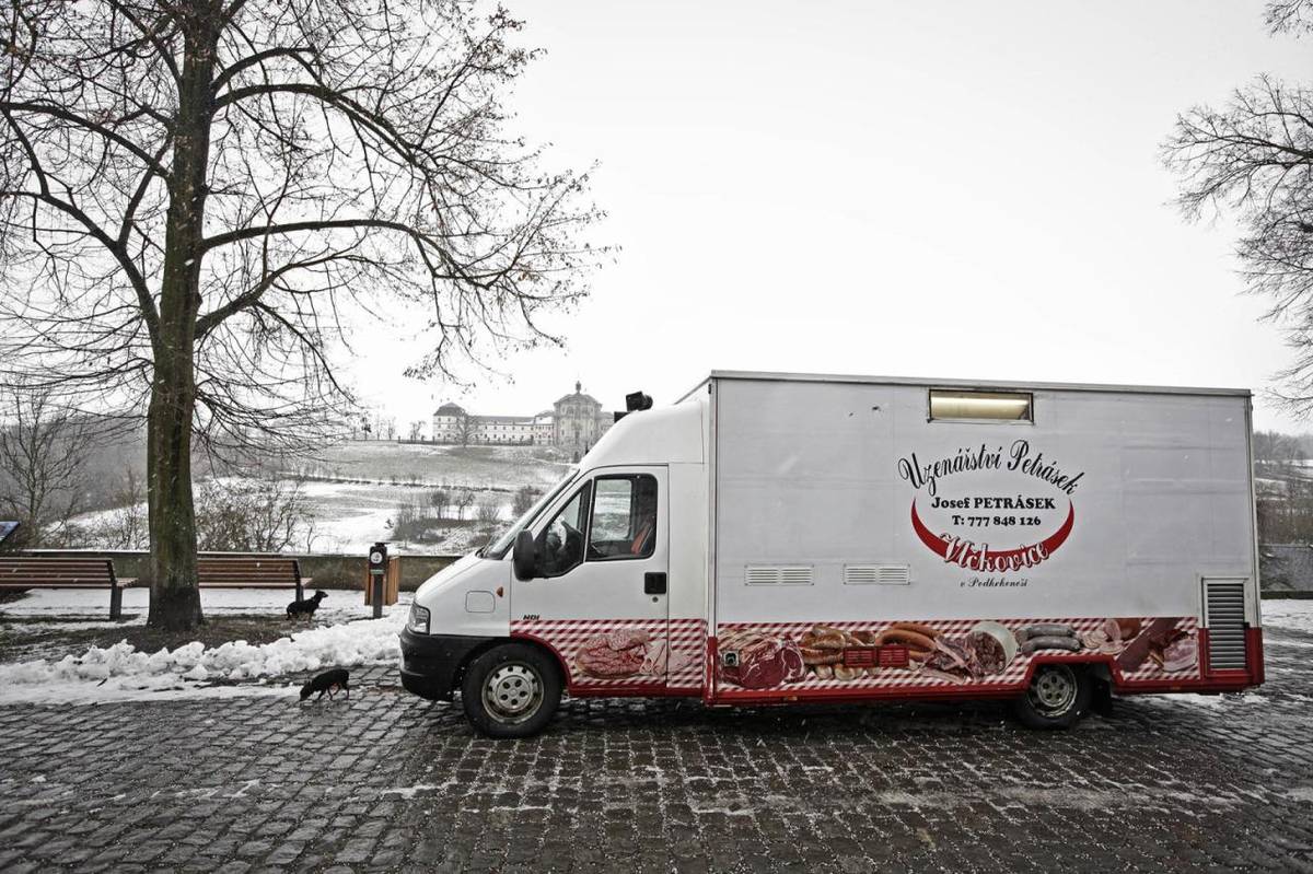 Termíny prodeje v prosinci: 16. 12. a 23. 12. poté až   13. ledna 2026. Vždy v obvyklém čase cca 12:40 – 13:00 na parkovišti u Obecního úřadu.