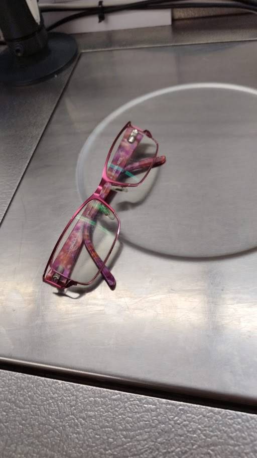 V Hati se našly brýle - před obchodem na dolní Hati. Jsou uloženy v obchodě.