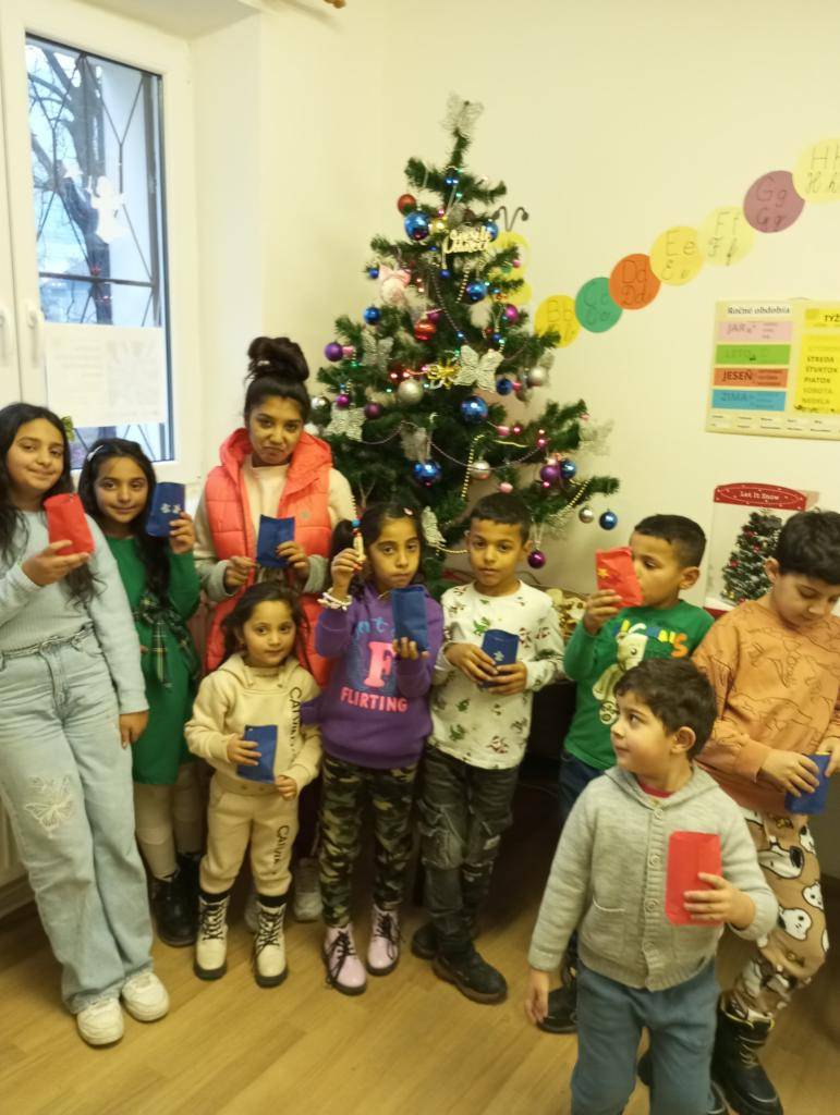 V našom komunitnom centre sme prežili skvelé Mikulášske popoludnie pripravené pre všetky šikovné deti z našej komunity. Cieľom bolo spojiť zábavu s troškou vianočného tvorenia.