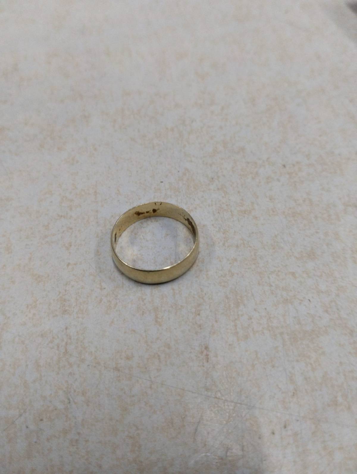 V obchodě ve Višňové byl nalezen snubní prstýnek - majitelka si ho může vyzvednout v obchodě (čp. 190 Višňová).