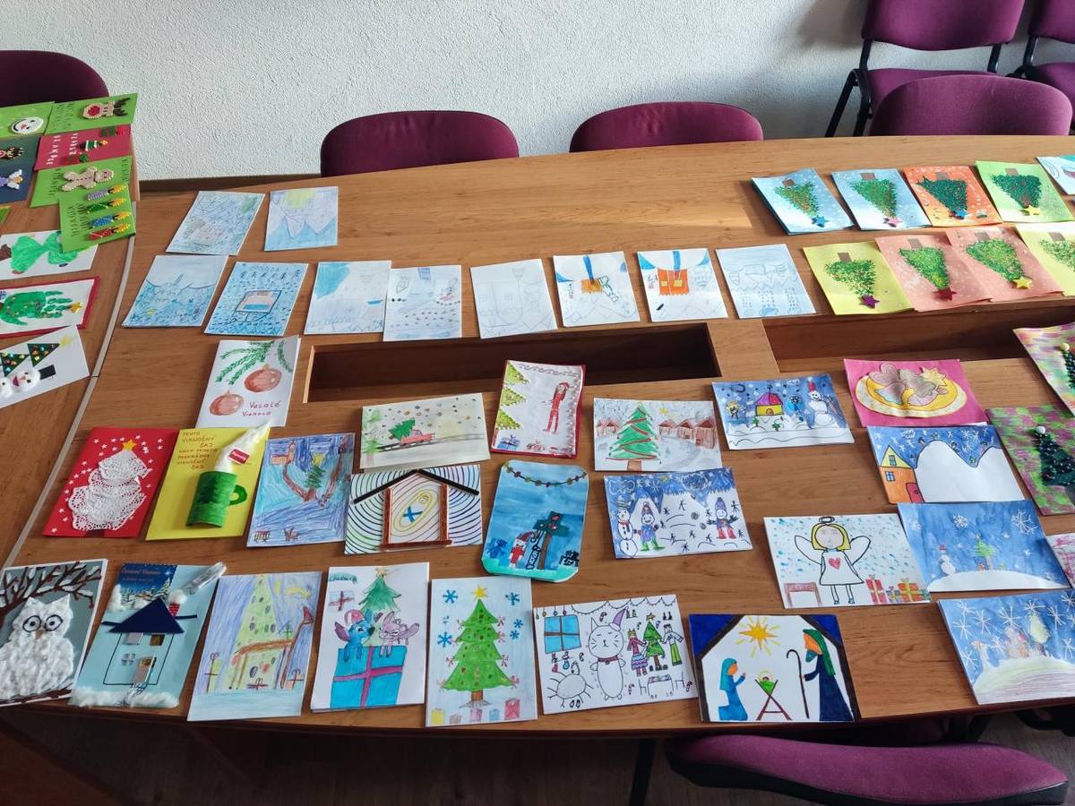 Do tohtoročnej súťaže o najkrajšiu vianočnú pohľadnicu sa zapojilo až 115 súťažiacich, ktorí svojimi nádhernými prácami priniesli do predvianočného času množstvo farieb, nápadov a radosti. Deti sa prejavili ako skutoční umelci.