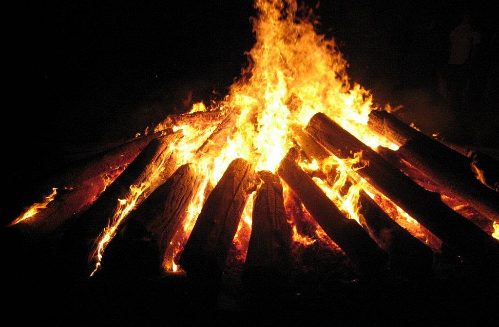 V návaznosti na výstrahu ČHMÚ vstupuje 26. května 2023 ve 12:00 v účinnost Nařízení kraje č. 3/2020 ze dne 20. 4. 2020 o stanovení podmínek k zabezpečení požární ochrany v době zvýšeného nebezpečí vzniku požáru. V této souvislosti je v našem kraji do odvolání výstrahy vydán zákaz pálení.