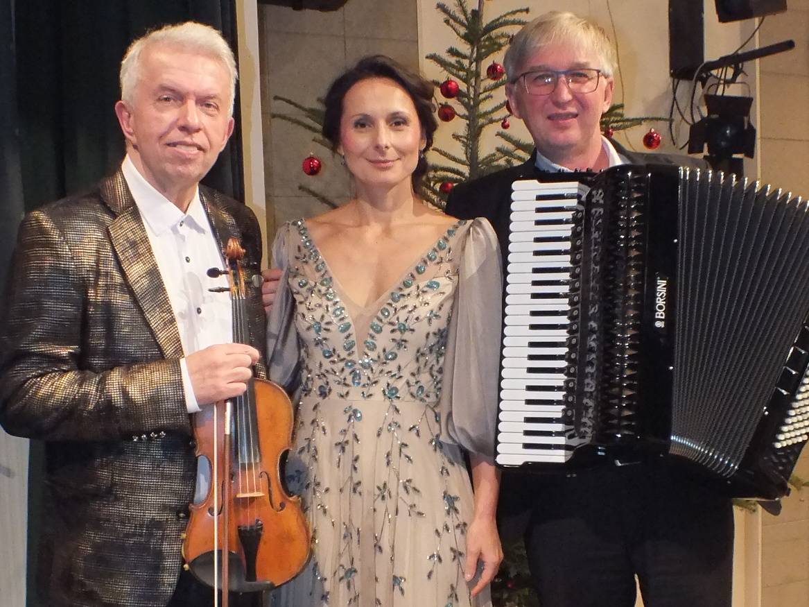 V rožmitálském společenském centru se konal v předvečer Štědrého dne tradiční Vánoční koncert Jaroslava Svěceného.