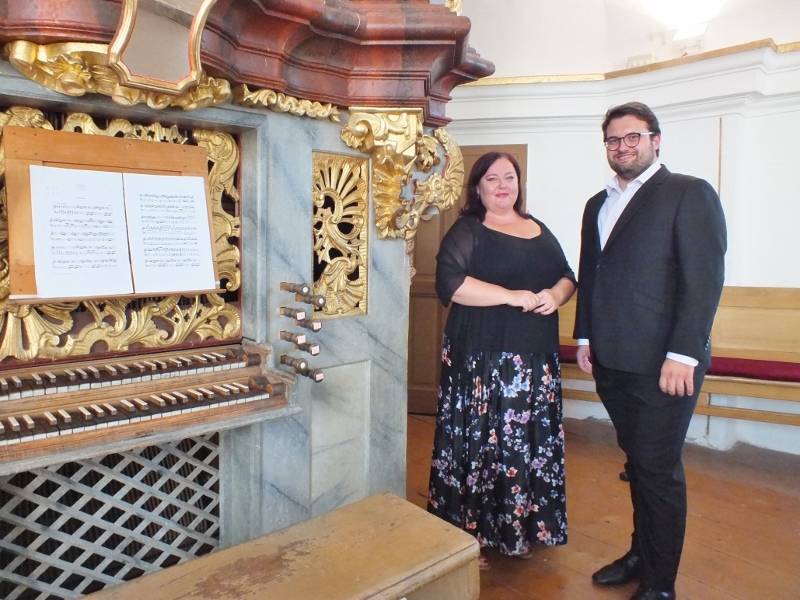 Mladý a cenami z interpretačních soutěží ověnčený varhaník Alfred Habermann a mezzopranistka Lucie Hischerová potěšili 23. srpna posluchače v zaplněném kostele Povýšení sv. Kříže ve Starém Rožmitále při dalším z krásných koncertů šestého ročníku Festivalu Jakuba Jana Ryby.