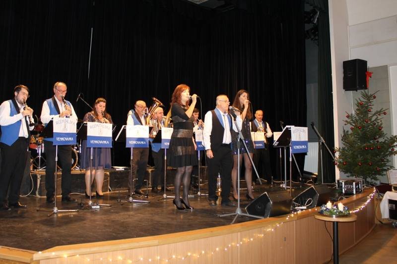 V rožmitálském společenském centru se konal v neděli večer tradiční Vánoční koncert Rožmitálské Venkovanky. Příznivci dobré dechovky si při něm přišli opět na své a navíc se mohli příjemně naladit na nadcházející vánoční svátky.