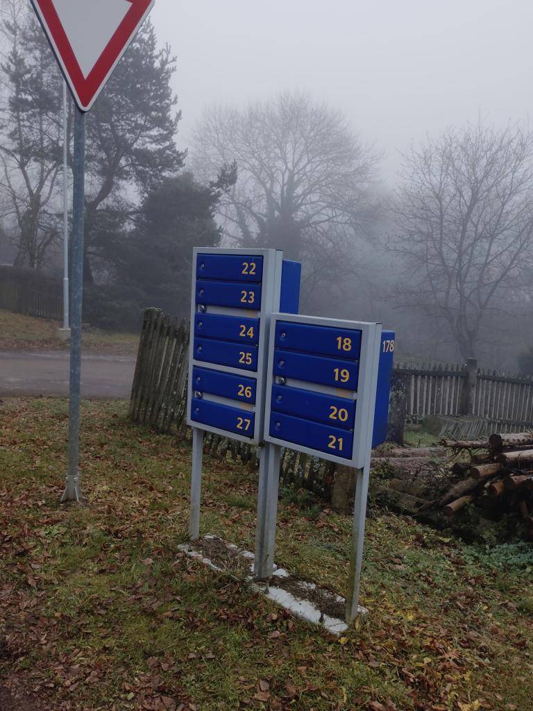 Nevyzvednuté zásilky v modrých schránkách budou po 15 dnech vráceny.