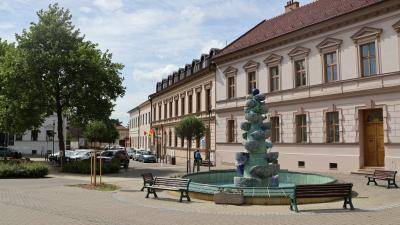 Česká pošta, s.p., informuje o dočasné změně provozní doby pro veřejnost provozovny ve Šlapanicích ve středu 31. prosince 2025, kdy bude otevřeno pouze od 10.00 do 12.00 hodin, v odpoledních hodinách bude zavřeno.