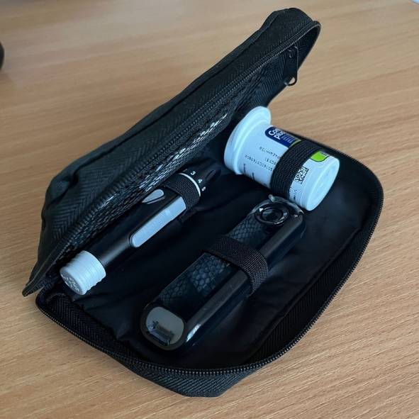 Byla nalezena sada pro testování hladiny glukózy v černém pouzdře. K vyzvednutí na obecním úřadě.