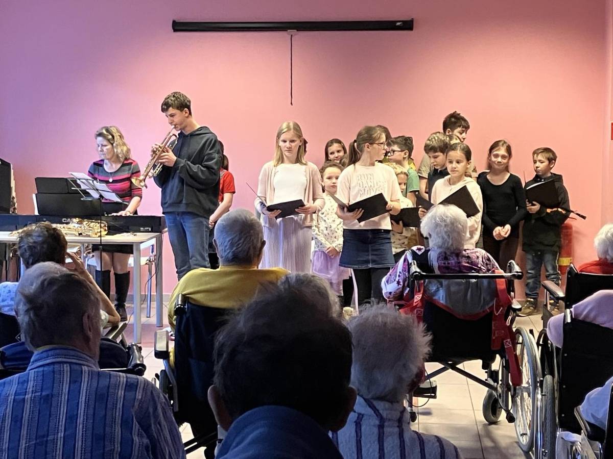 Ve středu 10. prosince se dobrovolníci z naší školy vydali do prčické nemocnice.