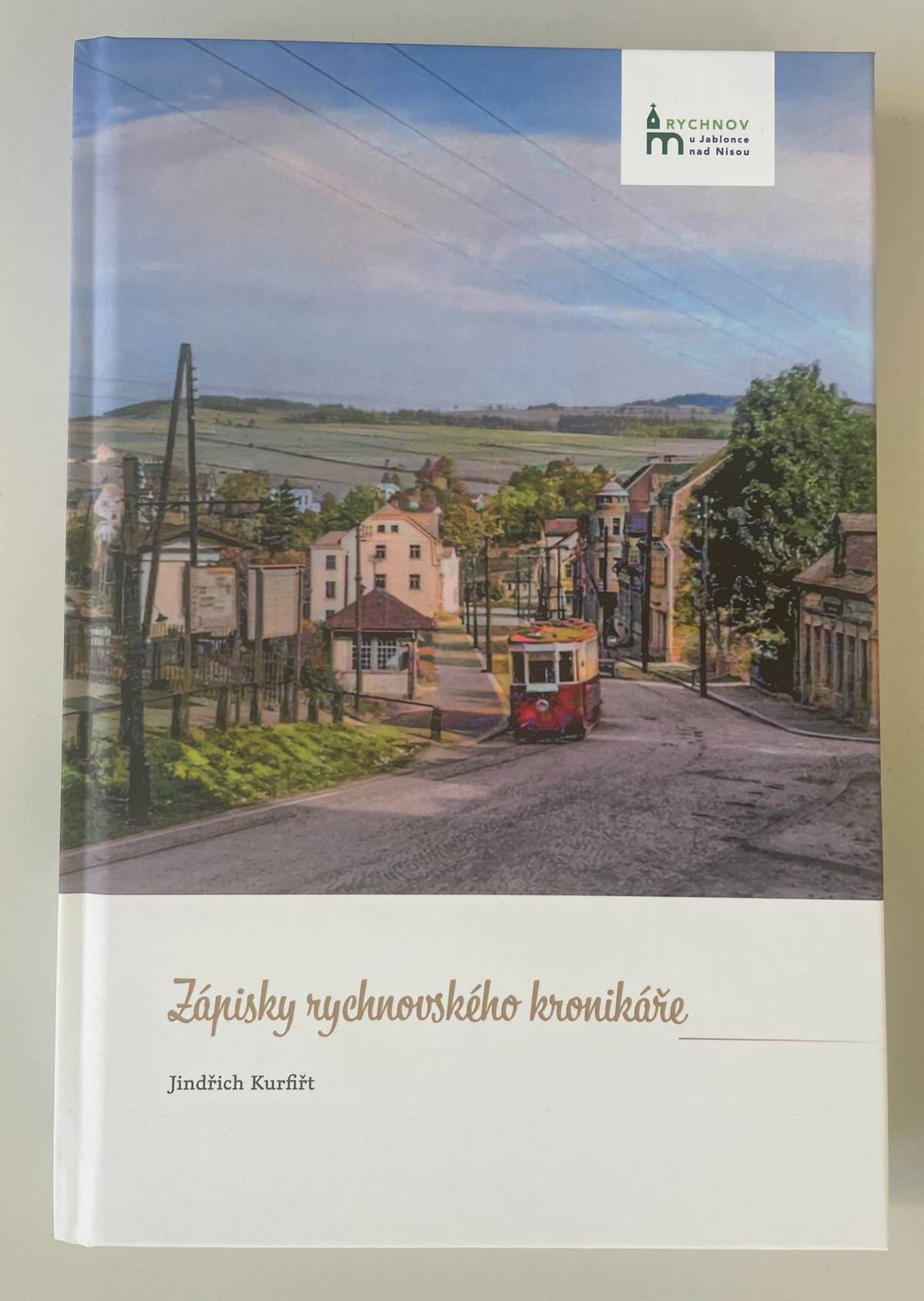 Vážení a milí občané, Vím, že se již těšíte na první vydání publikace o našem městě "Zápisky rychnovského kronikáře". Kniha měla být již tento týden v prodeji. Bohužel zasáhl tiskařský šotek a přeházel stránky a knihu jsme museli reklamovat. Nakladatelství se ze všech sil snaží, aby kniha byla dodána ještě před Vánoci, jak jsme slibovali, ale garantovat to nemůžeme. Jakmile bude kniha hotova budeme Vás neprodleně informovat. Následně bude k prodeji na městském úřadě za cenu 450,-Kč.  S pozdravem,  Tomáš Levinský, strarosta města
