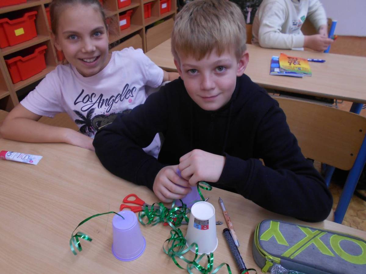 V hodině hudební výchovy se žáci třídy 5.A pustili do netradičního a velmi zajímavého projektu.