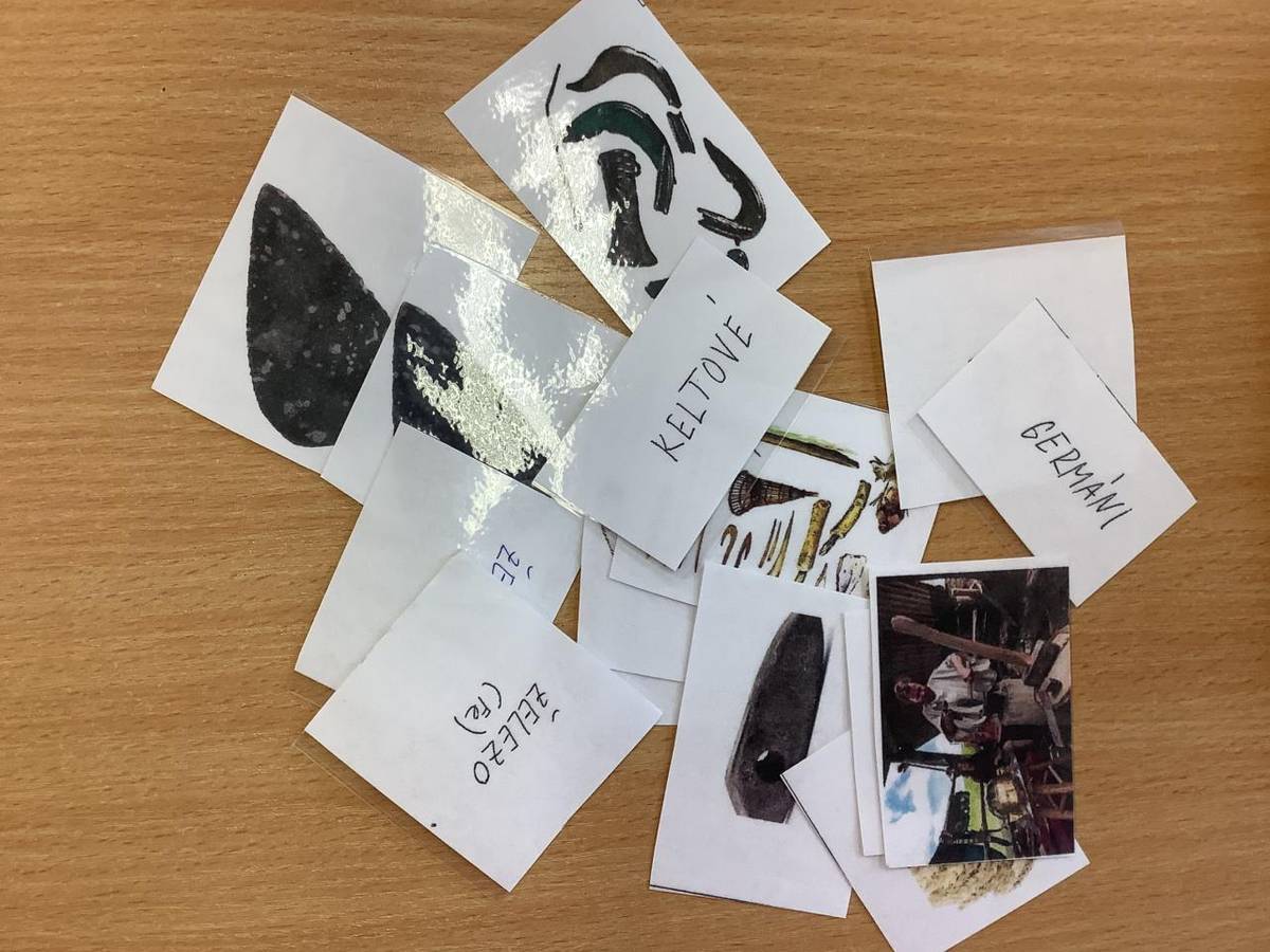 Šesťáci dokončili nejdelší období lidských dějin - pravěk. Jejich nabyté vědomosti budou tedy ověřeny závěrečným testem. A před testem jsme vše pořádně zopakovali.