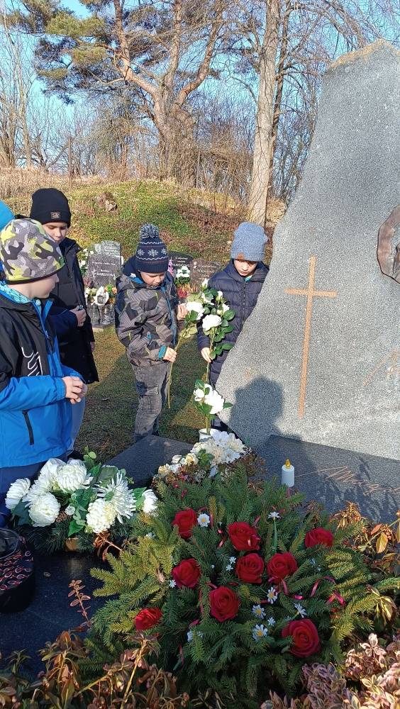 Ktosi mu slová posielal a on ich premieňal na svetlá.