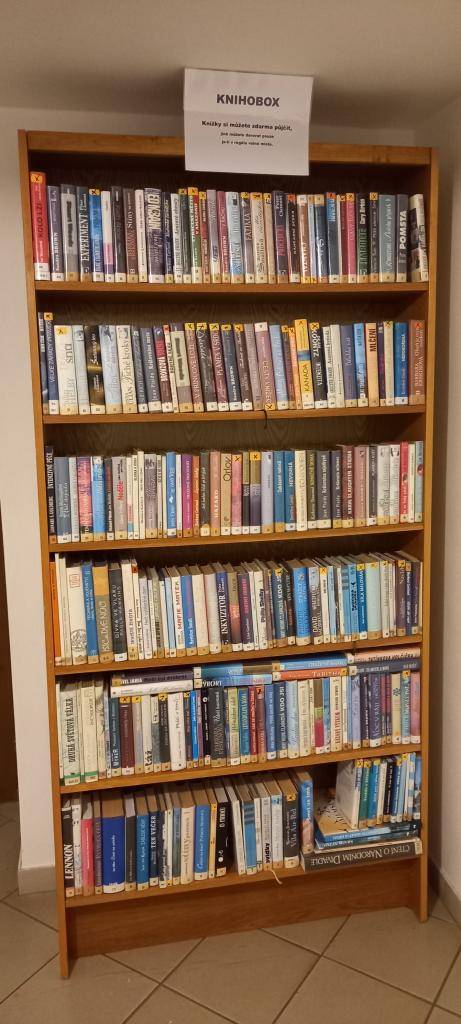 Knihobox nově v zádveří OÚ