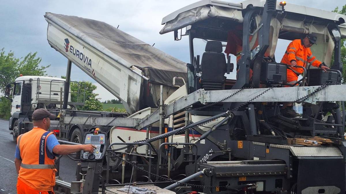 Ředitelství silnic a dálnic prostřednictvím Správy Olomouc hradí každý rok stovky milionů korun za opravy a údržby svěřených komunikací v Olomouckém kraji.