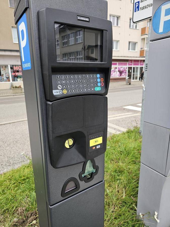 Mesto úspešne zrealizovalo výmenu parkovacích automatov na svojom území. Pôvodné automaty boli nahradené modernými zariadeniami, ktoré vodičom ponúkaj...