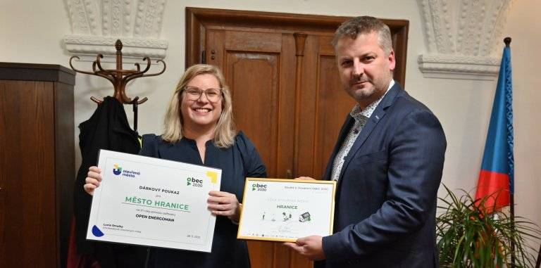 Ocenění v Soutěži Inovativní obec  2030  - Cena otevřená města za rekonstrukci školní kuchyně na ZŠ a MŠ Šromotovo získalo město Hranice. Starosta města Ing. Daniel Vitonský s místostarostou Mgr. Karlem Machylem převzali ocenění od Sdružení místních samospráv.