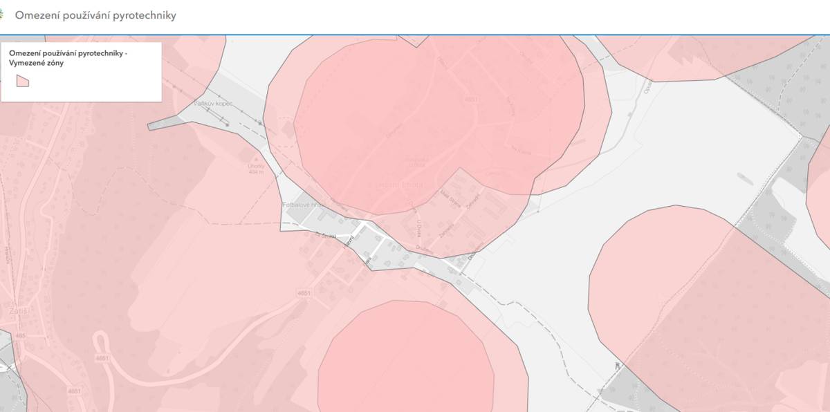 Od 1. prosince 2025 vstupuje v platnost novela zákona o pyrotechnice, která zakazuje používání některých druhů pyrotechniky, s výjimkou kategorie F1 (např. prskavky, bouchací kuličky), v ochranných pásmech kolem chovů zvířat, nemocnic a dalších citlivých míst.