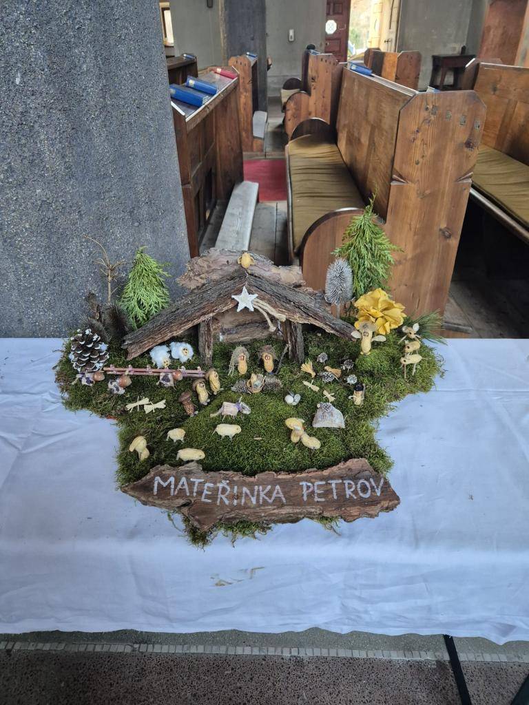 Mateřská škola Petrov se zapojila do soutěže o nejkrásnější betlém, která se koná v kostele sv. Jana Nepomuckého ve Štěchovicích. Hlasování je možné osobně v kostele.