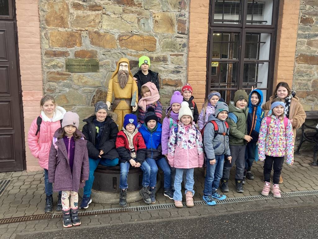 Na začátku prosince se žáci 2. a 3. třídy vydali na vánoční exkurzi do Příbrami, kde na ně čekal bohatý program plný tradic, historie a adventní atmosféry.