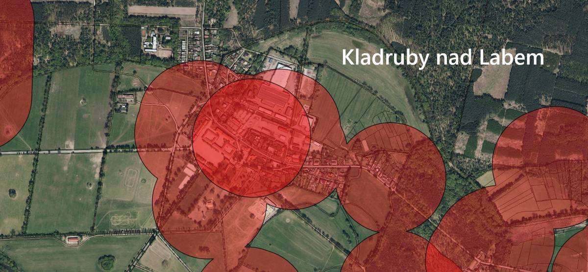 Od 1.12.2025 platí nový zákon č. 344/2025 Sb., který vymezuje místa, kde je zakázáno používat pyrotechniku mimo kategorie F1.  https://ohnostroje.pozemkov.cz/?lat=-679958.4750944637&lon=-1066651.1615762473&zoom=8.371616669480908