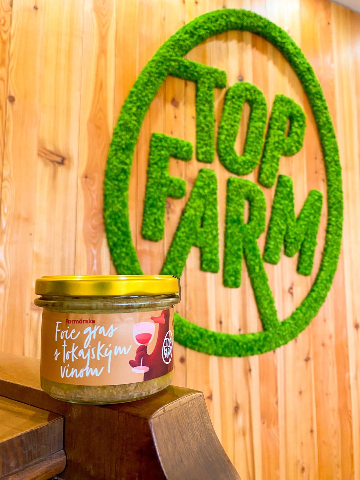 TOP-FARM Topoľnica oznamuje, že bude dňa 16.12.2025  v čase od 8:30  hod. do 8:50 hod. predávať pred kultúrnym domom v Jatove: - vykŕmené kačice s pečienkou a drobkami - samostatné kačacie pečienky, - kačacie diely, droby – podľa dennej nakládky, - domáce kurence a kuracie diely - podľa dennej nakládky - sliepky a kohúty - morčacie prsia, stehná, krídla AKCIA Kura prémium mrazené za 3,20 €/kg Kura farmárske mrazené za 3,30 €/kg Kuracie stehná farmárske mrazené za  3,15 €/kg Kuracie stehná vykostené mrazené za  5,40 €/kg Kuracie stehná prémium mrazené za 4,00 €/kg Kačacie krídla mrazené za 4,90 €/kg Morčacie stehná celé mrazené za 5,80 €/kg Morčacie stehná dolné mrazené  za 3,20 €/kg Morčacie stehná horné mrazené  za 6,65 €/kg Morčacie pečienky mrazené za 4,70 €/kg Morčacie žalúdky mrazené za 7,60 €/kg Objednávky môžete nahlasovať i telefonicky: 0905 888 535.