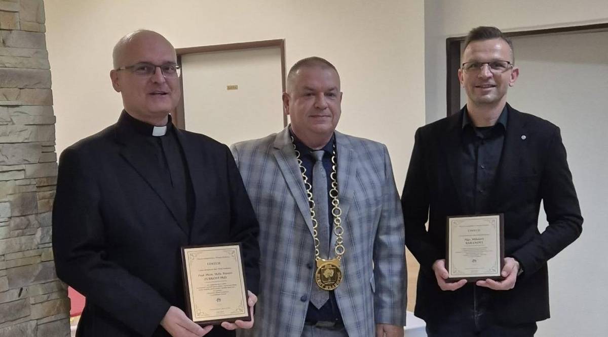 Dňa 11. decembra 2025 bolo na návrh Obecného zastupiteľstva v Nižnom Hrabovci udelené čestné občianstvo Prof. Petrovi Zubkovi a Mgr. Milošovi Baranovi za ich významný prínos v duchovnej a historickej oblasti.