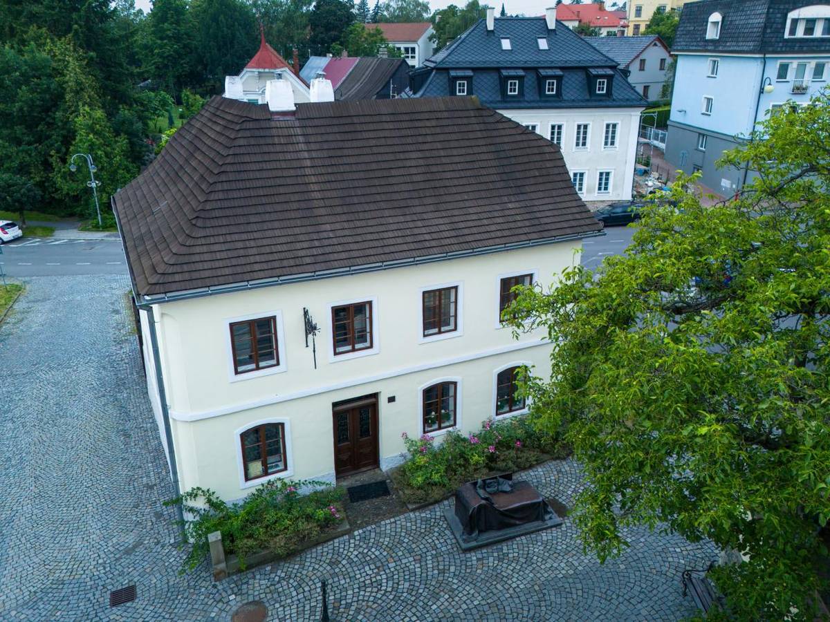 Tajemník Městského úřadu Příbor vyhlašuje výběrové řízení VŘ č. 9/2025 na obsazení pracovního místa na pozici referenta odboru kultury, sportu a cestovního ruchu - rodný dům Sigmunda Freuda.