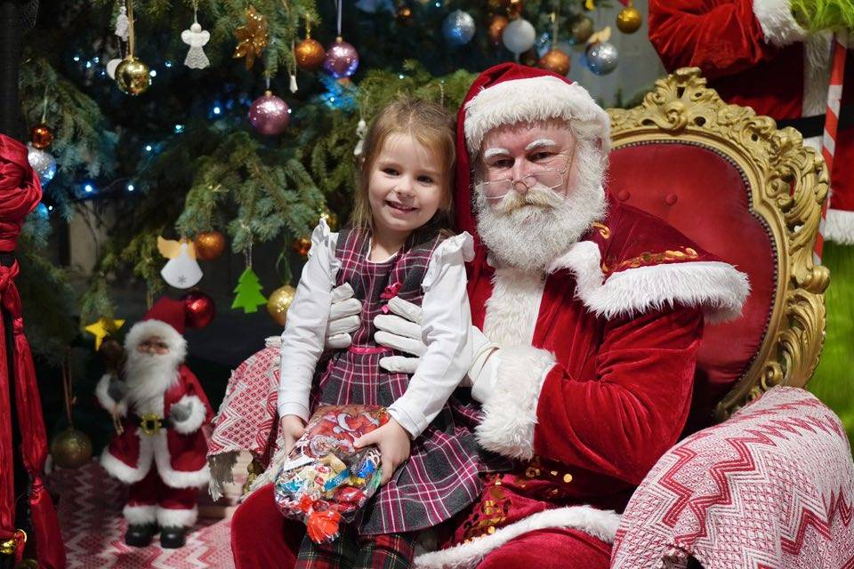 Toľko radostných detí sme už dávno nevideli na jednom mieste! Ďakujeme deťom za krásne básničky, ktorými potešili Mikuláša, a Mikulášovi za darčeky