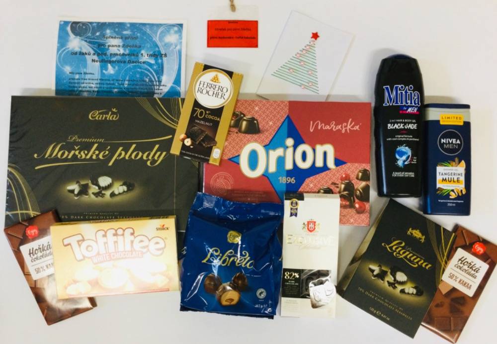 Žáci I. třídy společně se svými rodiči, třídní učitelkou a asistentkou splnili krásné přání pana Zdeňka.  Akce splněných přání: SeneCura SeniorCentrum Telč