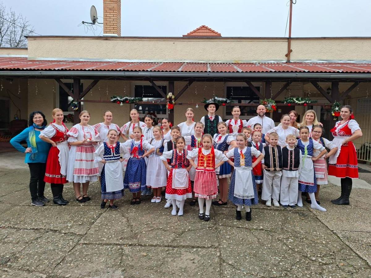 Žiaci Základnej školy s materskou školou Miroslava Bielika v Župkove odovzdali balíčky lásky seniorom v Samaritánke v Žarnovici. Týmto gestom ukázali, koľko lásky sa zmestí do jednej krabice.