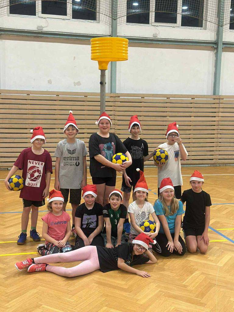 Někdo peče cukroví, někdo vybírá dárečky, my trénujeme dál :)