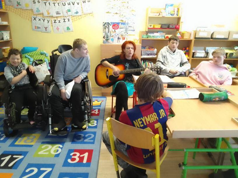 Společná hodina hudební výchovy s žáky III. a IV. třídy