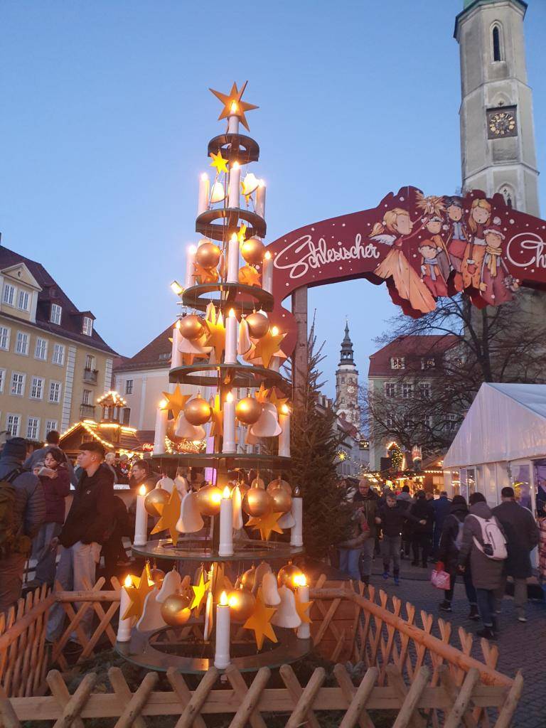 Exkurze žáků 6.-9.třídy do městečka Jonsdorf a na vánoční trhy do města Goerlitz se velmi vydařila.