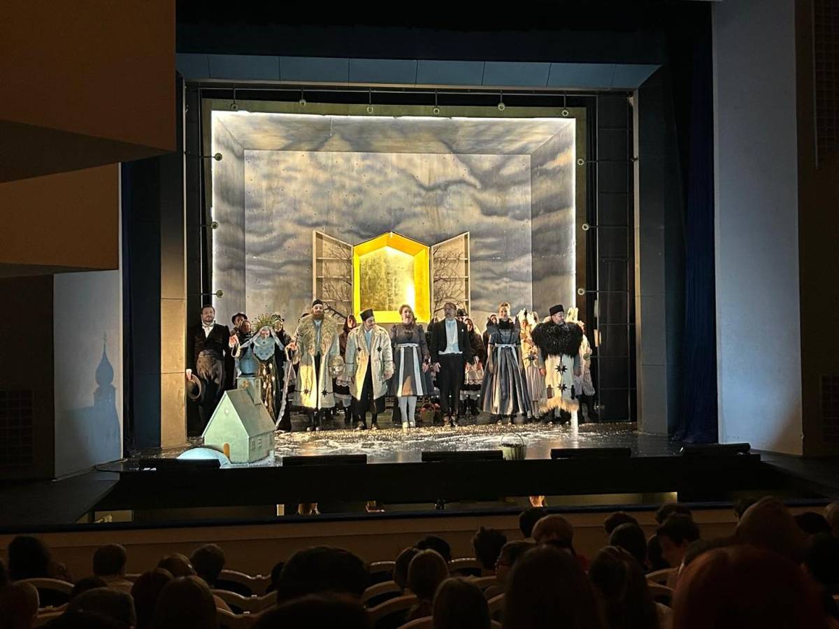 Žáci II. stupně 10. prosince navštívili krásné vánoční hudební představení Hej Mistře, které se uskutečnilo v historické budově Jihočeského divadla v Českých Budějovicích.