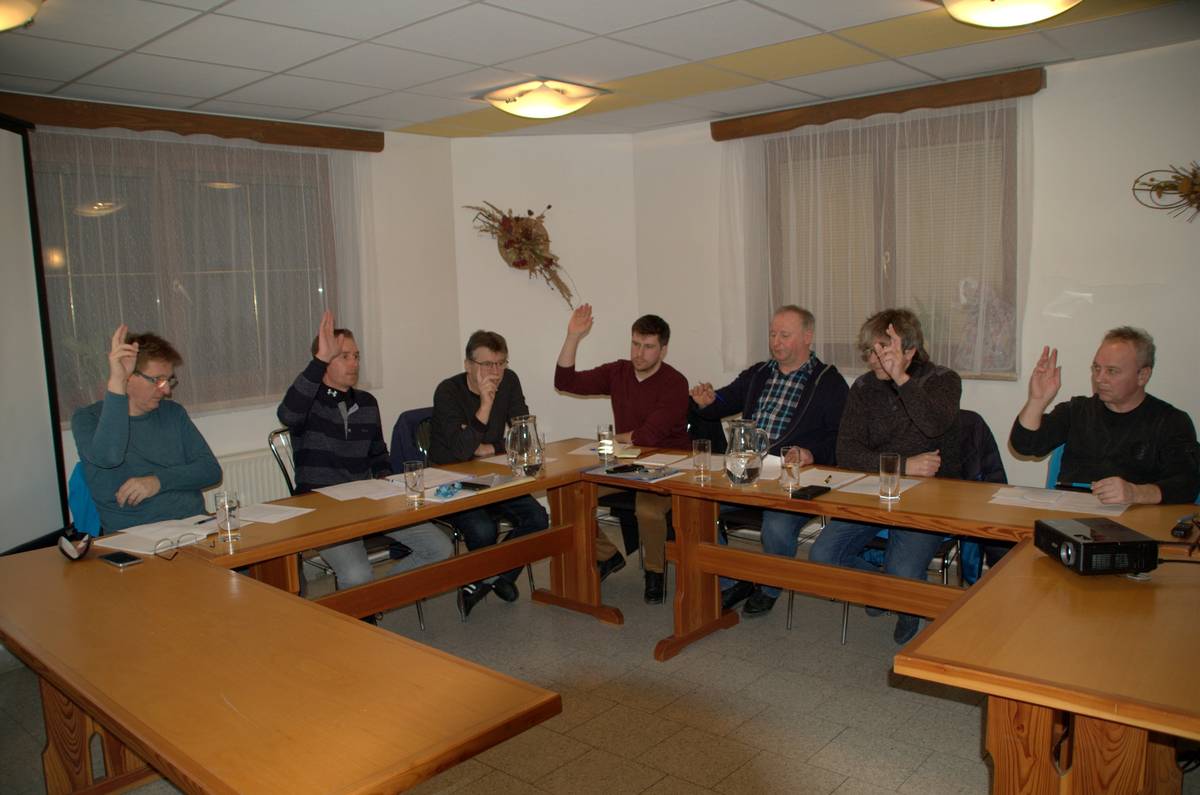 Přijměte pozvání na 21. zasedání Zastupitelstva obce Skoronice, které se uskuteční ve středu 17. prosince 2025 v 18:00 hod. v zasedací místnosti OÚ Skoronice. Součástí programu je tentokrát mj. schválení aktuálních rozpočtových dokumentů obce Skoronice a MŠ Skoronice, finální zadání nového územního plánu obce, změna závazku zhotovitele u zakázky „Skoronice – parkoviště u přírodního areálu vč. odpočinkového místa“, aktuální informace o stavu projektových záměrů obce (Přední Kusy, revitalizace areálu Lúky), plán financování strategických investic obce v období 2026-2030, problematika odpadového hospodářství, obchvat silnice I/54, kauza "Hodový káčer" a řada dalších zajímavých témat. Přijďte a zapojte se do diskuse o věcech veřejných, které se vás týkají! Na setkání se těší členové obecního zastupitelstva.