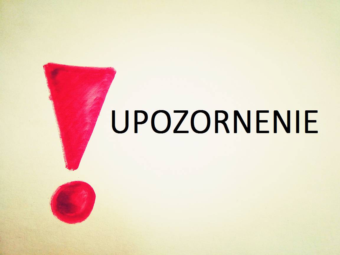 Obecný úrad upozorňuje občanov na zvýšený výskyt podvodného konania súvisiaceho s programom Obnov dom. V poslednom období sú evidované prípady, kedy podvodníci navštevujú domácnosti prijímateľov finančného príspevku z programu Obnov dom a vydávajú sa za zamestnancov SAŽP. Využívajú skutočnosť, že v rámci programu prebiehajú riadne „kontroly na mieste“, a snažia sa získať od obyvateľov peniaze alebo osobné údaje. Oficiálna kontrola Slovenskej agentúry životného prostredia (SAŽP) prebieha nasledovne: • Kontrola na mieste je VŽDY ohlásená vopred a dátum a čas kontroly je vopred dohodnutý s prijímateľom dotácie. • Každý zamestnanec SAŽP vykonávajúci kontrolu sa vždy preukazuje služobným preukazom a písomným poverením na vykonanie kontroly. • Zamestnanci SAŽP nikdy nevyberajú žiadne platby v hotovosti a nežiadajú od občanov uhradenie pokuty alebo akéhokoľvek poplatku. • V prípade pochybností si môžu obyvatelia pravosť kontroly overiť prostredníctvom infolinky programu Obnov dom alebo u terénneho pracovníka, ktorý je zodpovedný za danú obec. A községi hivatal figyelmezteti a polgárokat az Otthonfelujítási programmal kapcsolatos csalások megnövekedett előfordulására. Az utóbbi időben előfordultak olyan esetek, amikor csalók látogatták meg az Otthonfelujítási program pénzügyi támogatásainak kedvezményezettjei és Szlovák környezetvédelni hivatal alkalmazotjának adták ki magukat. Kihasználják azt a tényt, hogy a program keretében rendszeres „helyszíni ellenőrzések” zajlanak, és megpróbálnak pénzt vagy személyes adatokat szerezni a lakosoktól. A Szlovák Környezetvédelmi Ügynökség (SAŽP) hivatalos ellenőrzését a következőképpen végzik: • A helyszíni ellenőrzéseket MINDIG előre bejelentik, és az ellenőrzés időpontját előre egyeztetik a támogatás kedvezményezettjével. • Az ellenőrzést végző minden SAŽP alkalmazott mindig bemutatja szolgálati kártyáját és írásos felhatalmazását az ellenőrzés elvégzésére. • Az SAŽP alkalmazottai soha nem szednek készpénzt, és nem kérnek bírságot vagy díjat a polgároktól. • Kétség esetén a lakosok az Otthonfelújítási program információs vonalán vagy az önkormányzatért felelős terepmunkásnál ellenőrizhetik az ellenőrzés hitelességét.