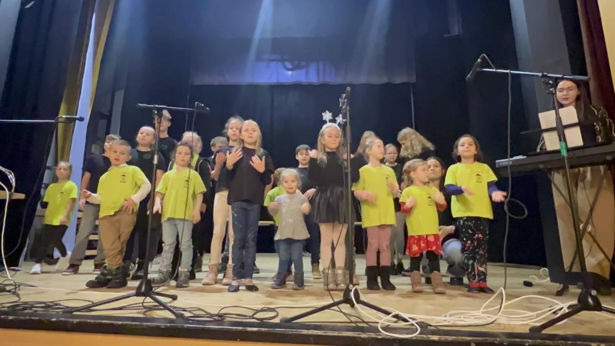 V KD Louka proběhlo vánoční tvoření v krásné adventní atmosféře. Vystoupili i ti nejmenší Lúčánci, pro které to bylo první vystoupení. Děkujeme Kulturní komisi za pozvání. ✨