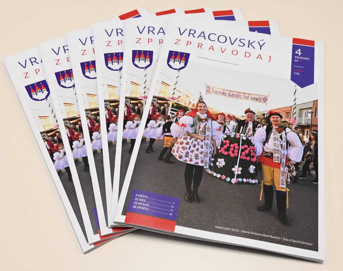 S příchodem zimy přinášíme i čerstvé číslo Vracovského zpravodaje – tentokrát na 52 plnobarevných stranách najdete aktuální přehled toho, co se v našem městě děje, řadu zajímavostí z různých oblastí života ve Vracově, ale například i milé návraty do minulosti. Na co se můžete těšit tentokrát?  Uvnitř zimního vydání mimo jiné objevíte:    aktuální informace z radnice a dění ve městě  společenskou kroniku  vítání nových vracovských občánků do života  novinky ze školy, školky, knihovny, infocentra a farnosti  ohlédnutí za činností místních spolků a organizací  oblíbené trénování paměti  připomínku dávno zapomenutých řemesel  vzpomínky nad zpravodajem z roku 2005  informace z Kyjovského Slovácka v pohybu  pozvánky na vánoční akce  sportovní servis se zprávami z našich klubů a oddílů  foto ohlédnutí za letošními Císařskými hody s věncem a káčerem   Velké poděkování opět patří všem autorům textů i fotografií – díky Vašemu zapojení je zpravodaj opět rozmanitý a plný čtení, které rozhodně stojí za to. Zimní vydání Vracovského zpravodaje je k dispozici na obvyklých místech: v účtárně MěÚ, městské knihovně, v pekárně v ulici Okružní a v prodejně Mixland na náměstí Míru.  Přejeme Vám příjemné čtení a klidné dny plné pohody.