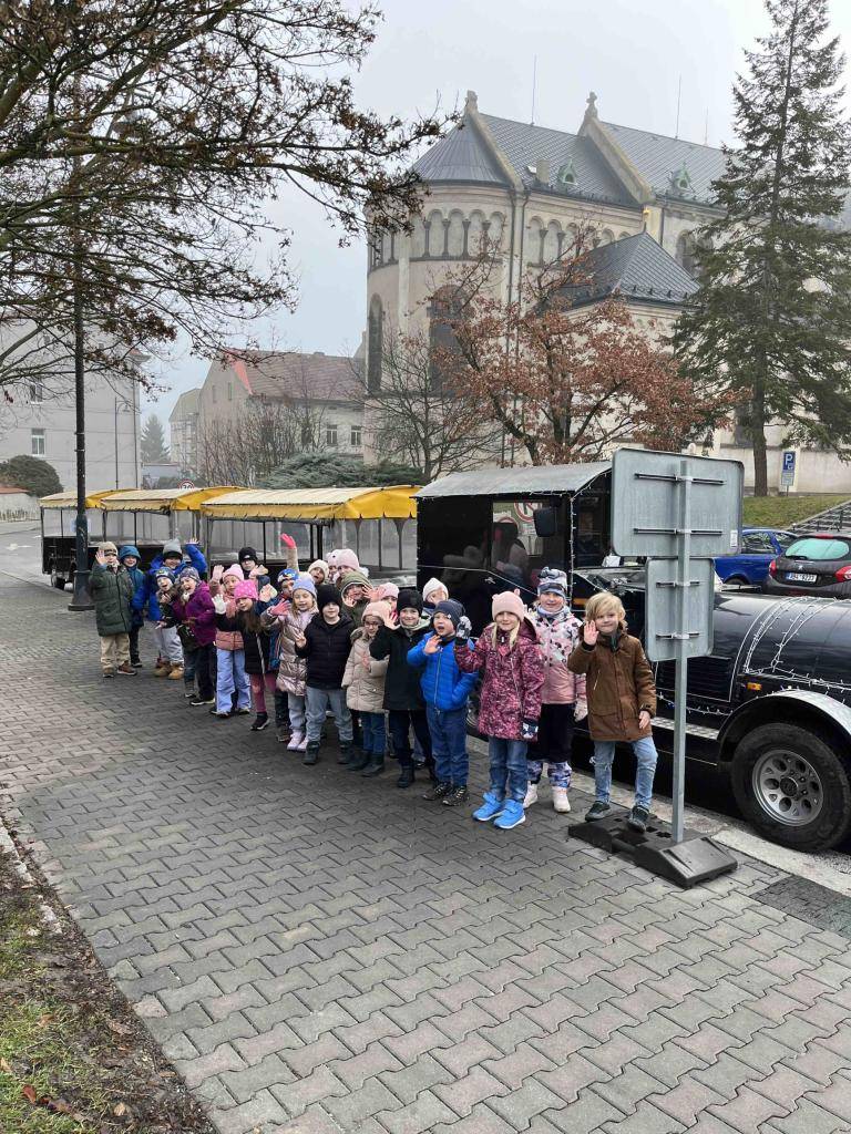 Jízda vánočním vláčkem se zpěvem koled se nám moc líbila.
