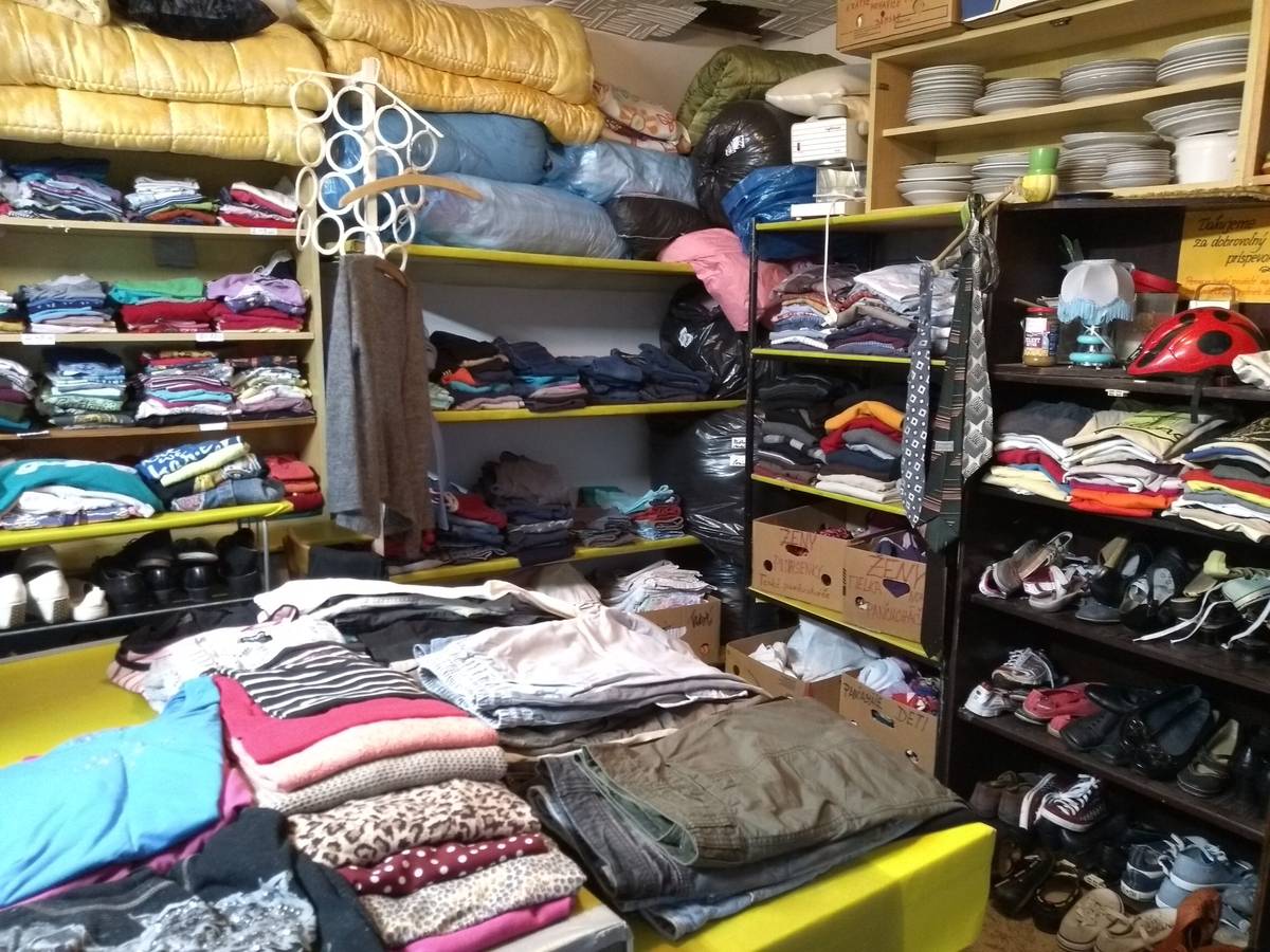 Upozorňujeme prípadných darcov oblečenia alebo obuvi, že aktuálne v Sociálnom šatníku neprijímame žiadne veci, na ďalšie už nie je miesto. K dispozícii je teda len výdaj. Ďakujeme za pochopenie. Sociálny šatník je otvorený v stredu od 14.00 do 17.00 h.   [...]Čítať viac...